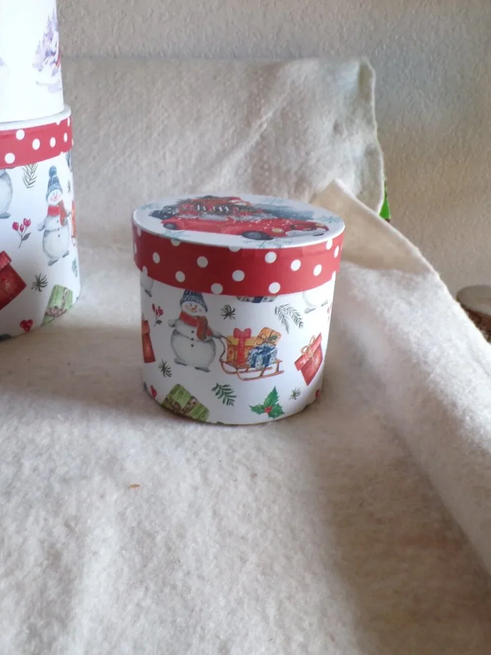4 Holiday Boxes Round Gift Boxes Unique Fun Festive Winter Design Stacking NEW